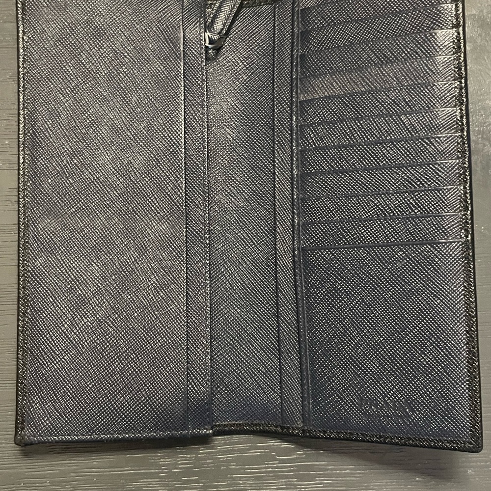 Prada Wallet Vertical - Picture 2 of 4